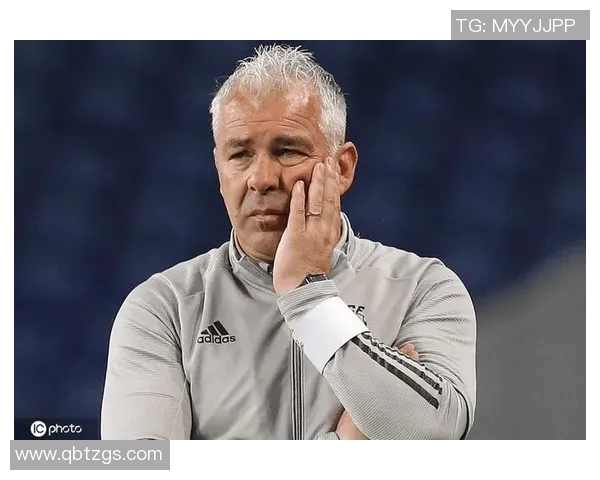 足球明星带伤拼搏的传奇瞬间与不屈精神的真实写照 足球明星带伤拼搏的传奇瞬间与不屈精神的真实写照